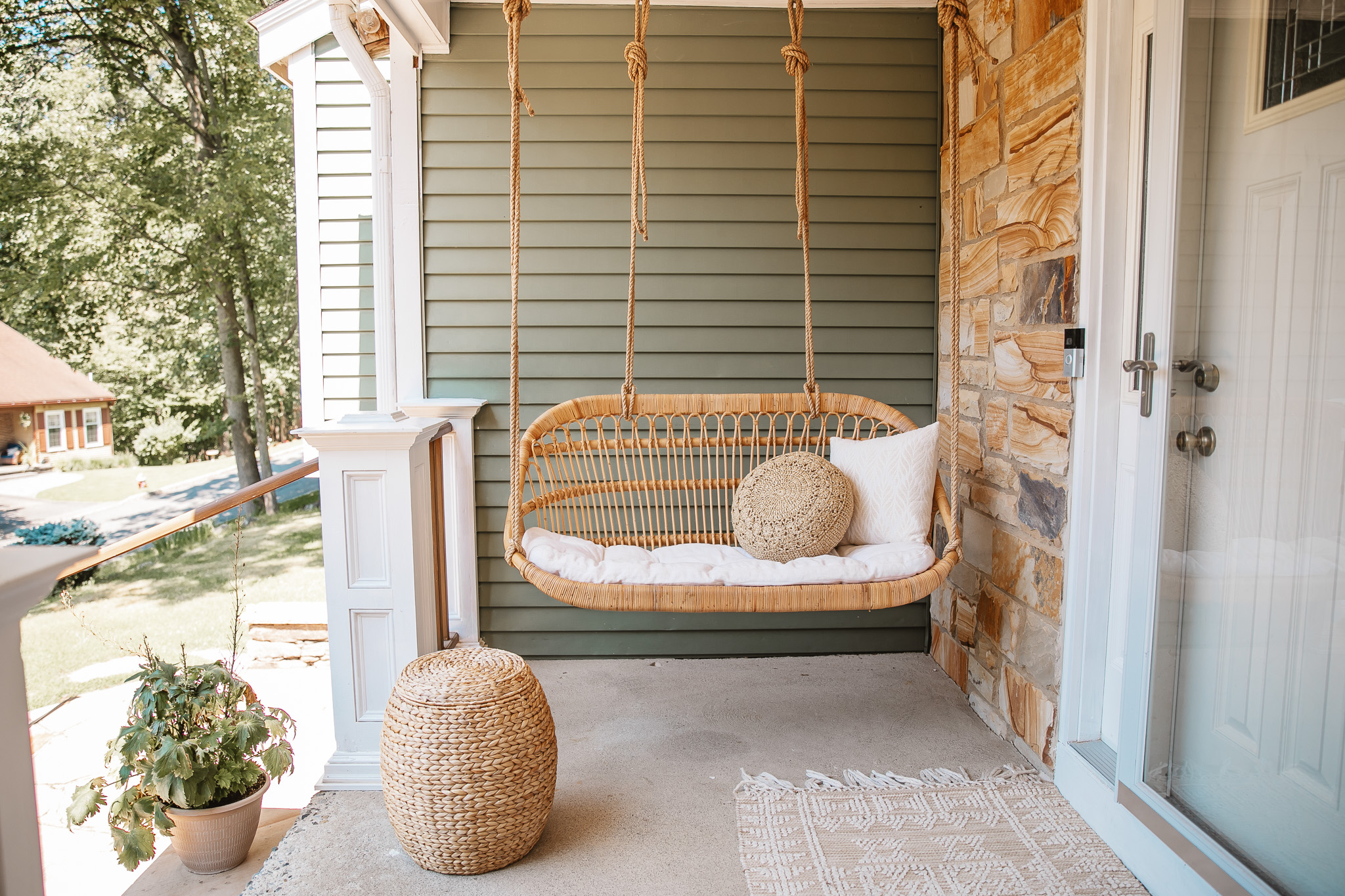 Neutral Front Porch Decor - Create a Front Porch Oasis – Sunseeking in ...